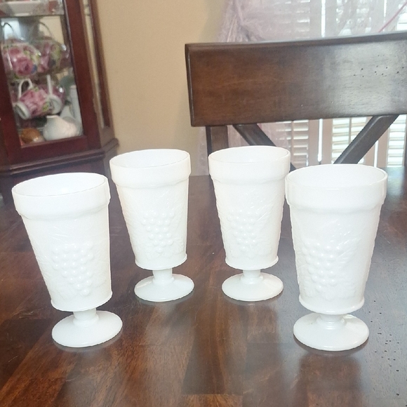 Vintage 4pc Milk Glass Goblet Set - Picture 1 of 7